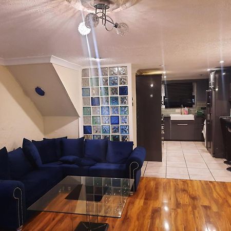 Home Away In A Close Thamesmead  Ngoại thất bức ảnh