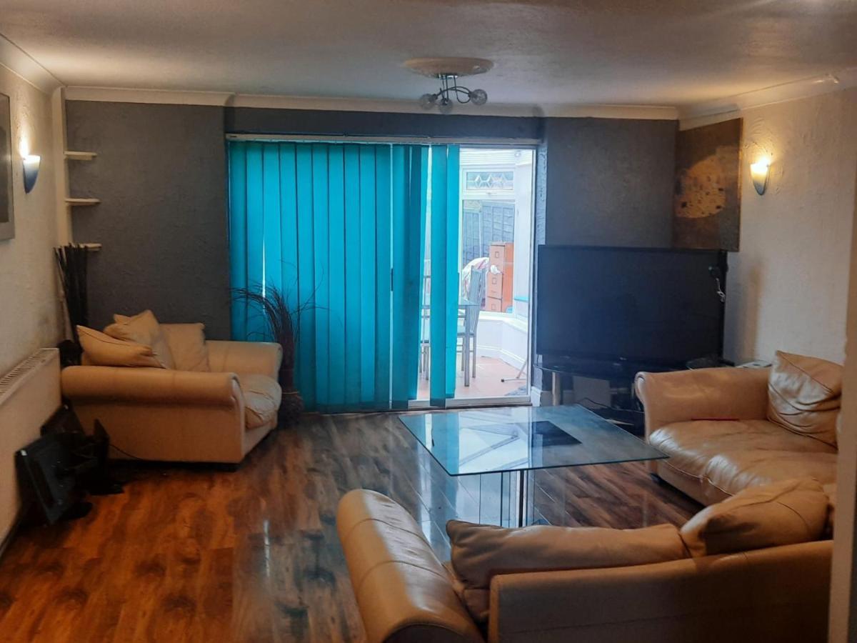 Home Away In A Close Thamesmead  Ngoại thất bức ảnh
