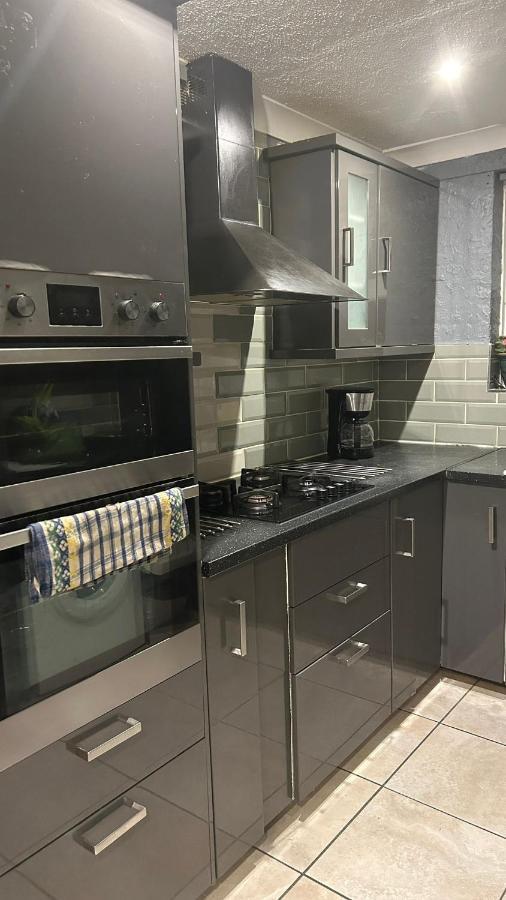 Home Away In A Close Thamesmead  Ngoại thất bức ảnh
