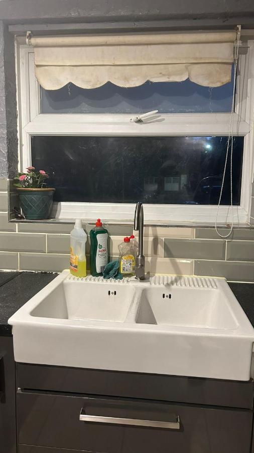 Home Away In A Close Thamesmead  Ngoại thất bức ảnh