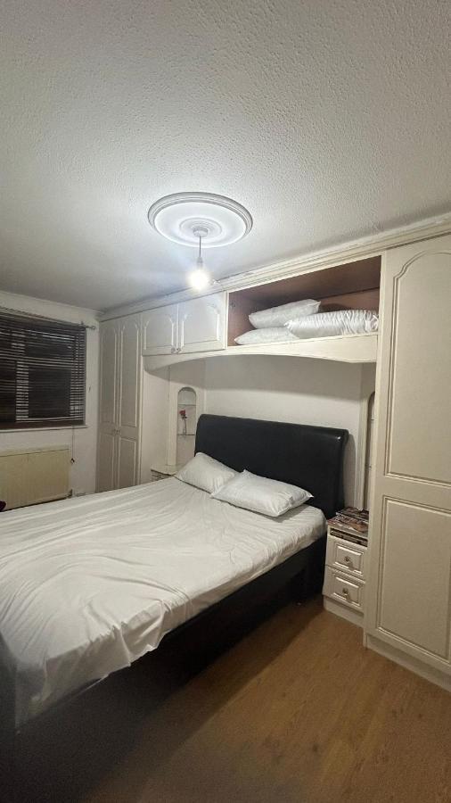 Home Away In A Close Thamesmead  Ngoại thất bức ảnh