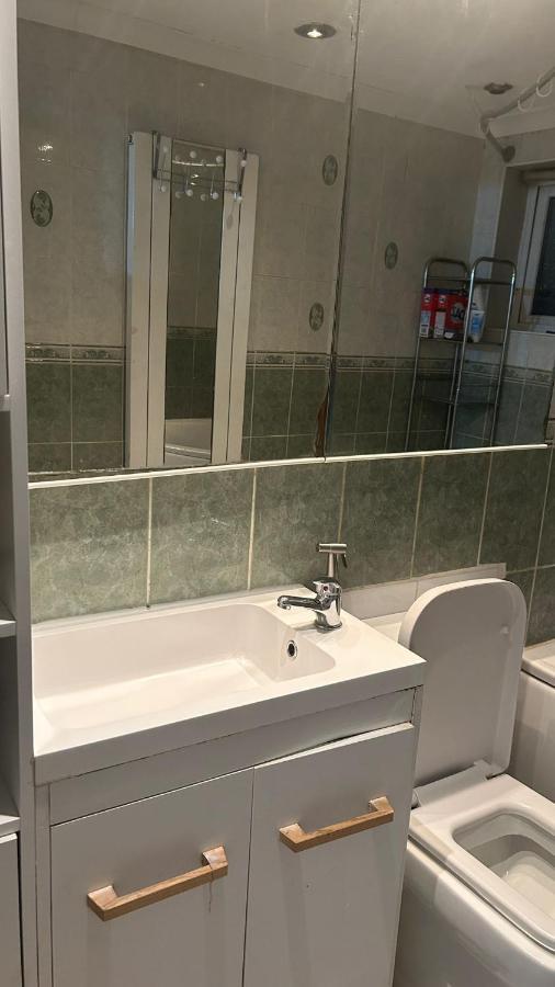 Home Away In A Close Thamesmead  Ngoại thất bức ảnh