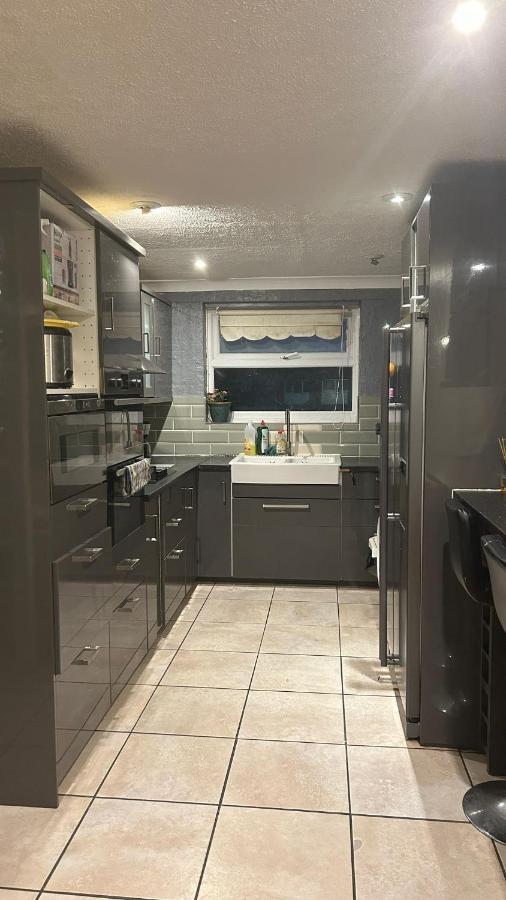 Home Away In A Close Thamesmead  Ngoại thất bức ảnh