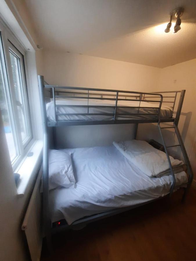 Home Away In A Close Thamesmead  Ngoại thất bức ảnh